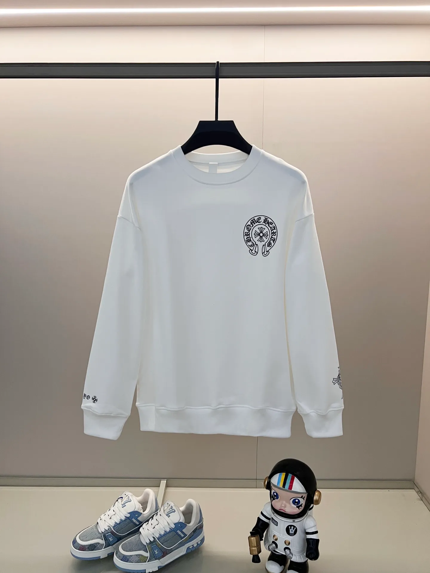 P220 chrome hearts/Chrome Hearts 420g pure cotton round-neck sweatshirt Front and back logo cross Sanskrit letters LOGO foam printing process Official synchronization 1:1 original mold opening Fashion personality Versatile trend Pure original quality Original washed fabric Tag Collar label Washed wheat Three complete labels Color: Black. White. Size: XS-L